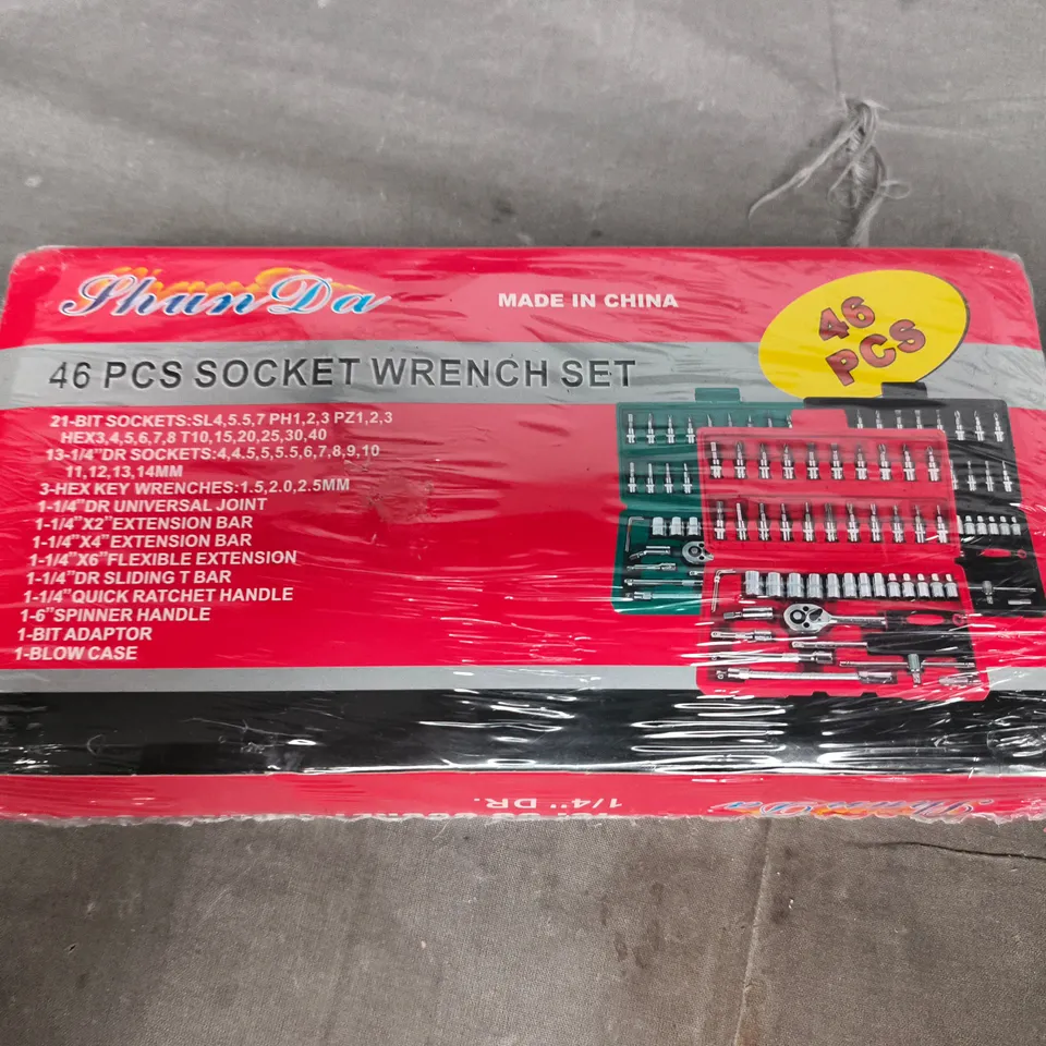 46-PIECE SOCKET WRENCH SET IN RED CASE