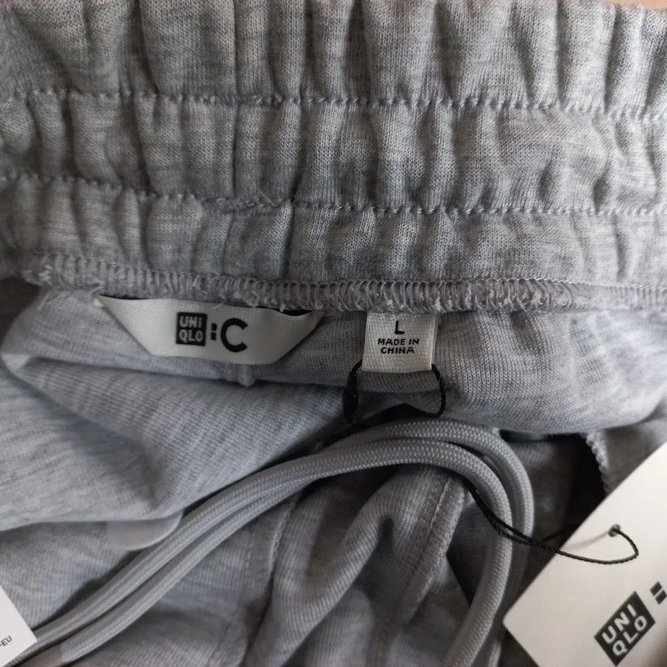 UNIQLO MEN'S GREY DRAWSTRING SHORTS – SIZE L
