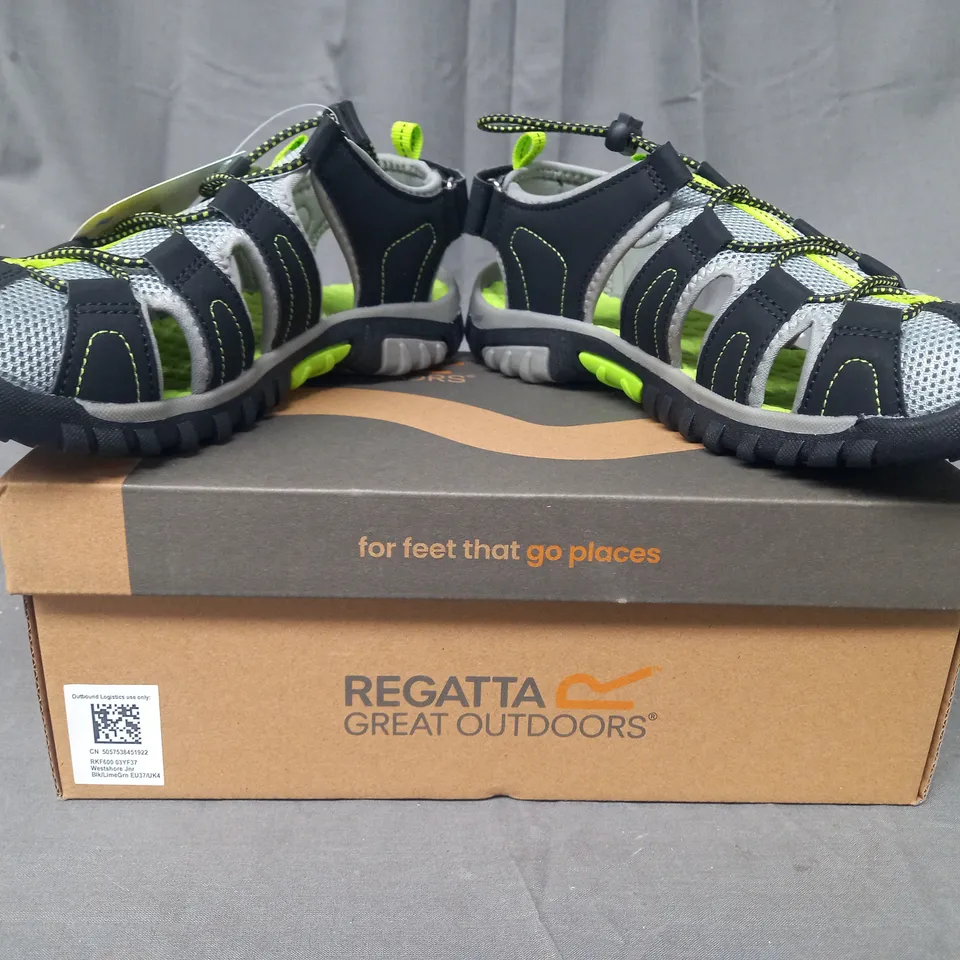BOXED PAIR OF REGATTA KIDS WESTSHORE SANDALS IN BLACK/LIME GREEN UK SIZE 4
