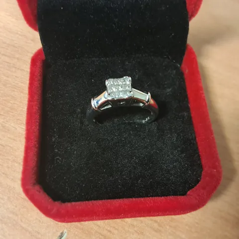 18CT WHITE GOLD RING SET WITH PRINCESS CUT DIAMOND