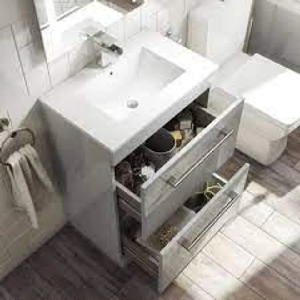 BOXED ASHFORD BAXENDEN 610MM WHITE CERAMIC BASIN 