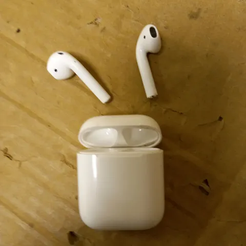 APPLE AIRPODS
