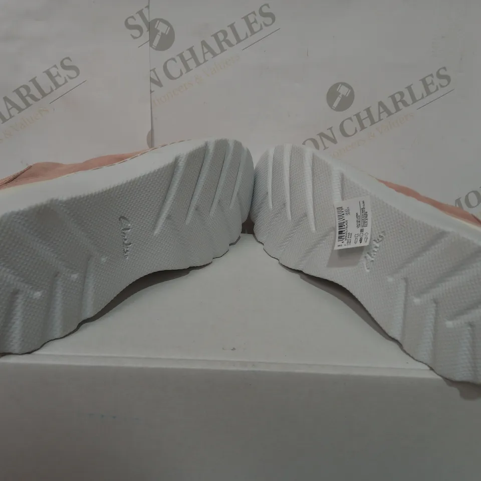 BOXED PAIR OF CLARKS BLUSH SPRINT TRAINERS - SIZE 4