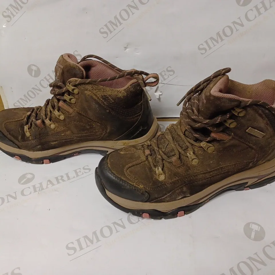 SKECHERS TREGO ALPINE TRAIL WATERPROOF BOOTS, CHOCOLATE, UK 5.5