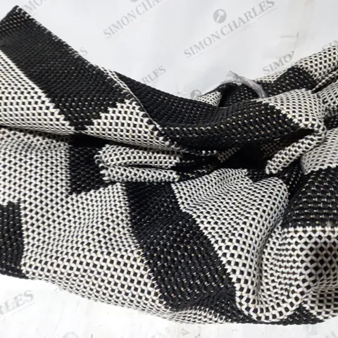 KELLY HOPPEN INDOOR OUTDOOR WOVEN RUG IN BLACK/WHITE 160X230CM - COLLECTION ONLY