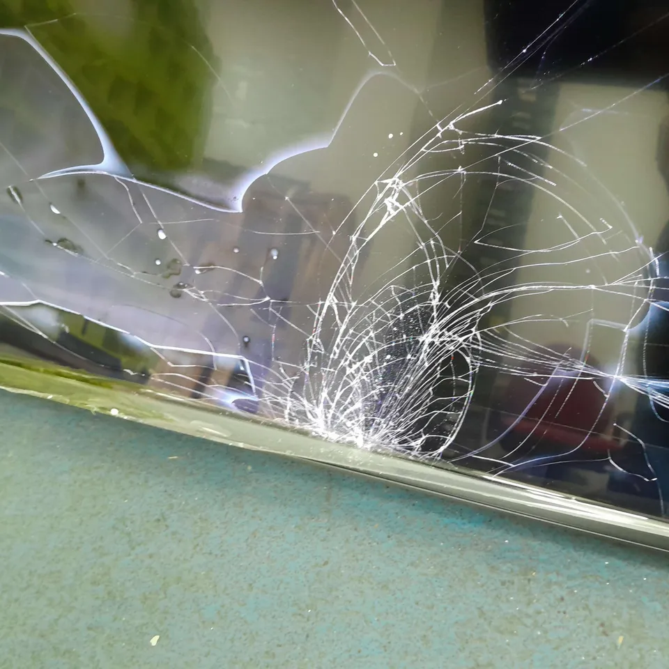 BOXED HISENSE 50" QLED TV - COLLECTION ONLY