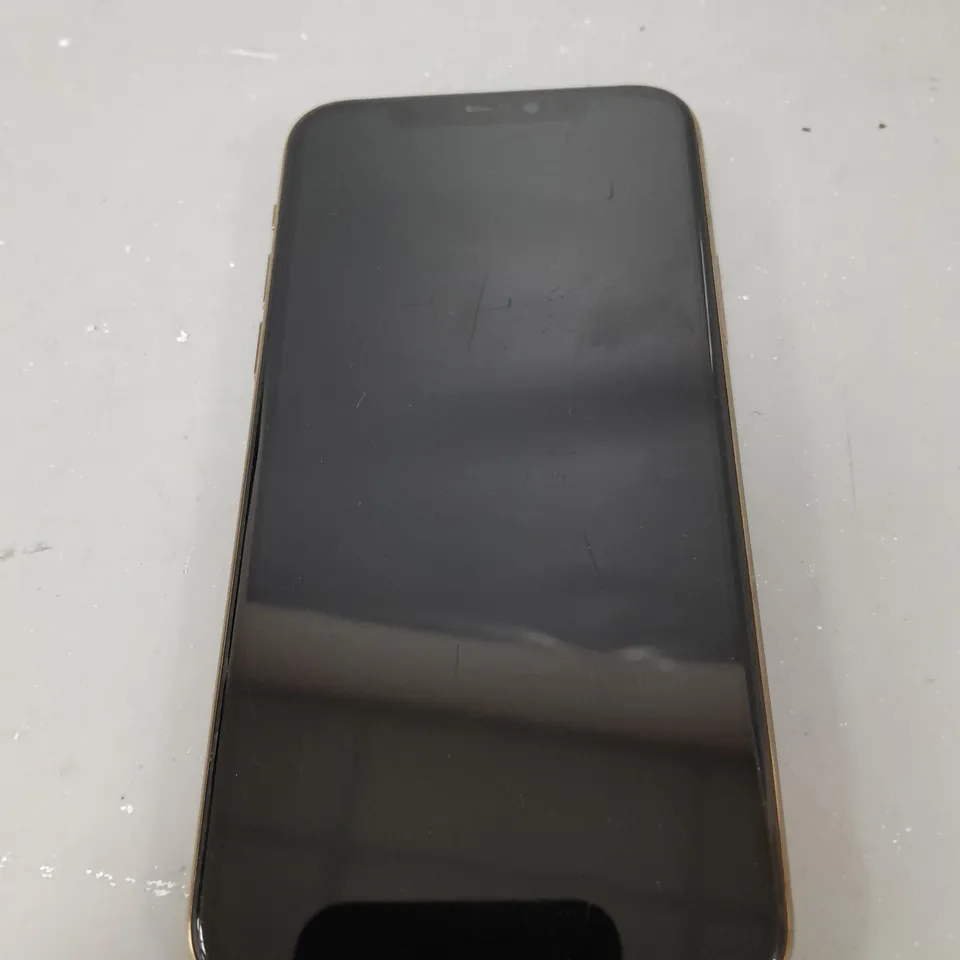 UNBOXED APPLE MOBILE PHONE 