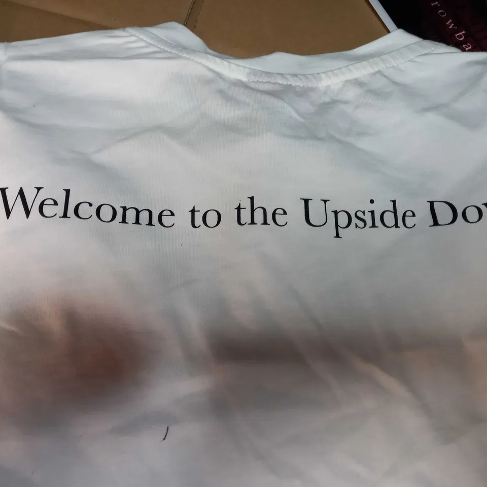 THROWBACK WHITE/LOGO STRANGER THINGS T-SHIRT - LARGE