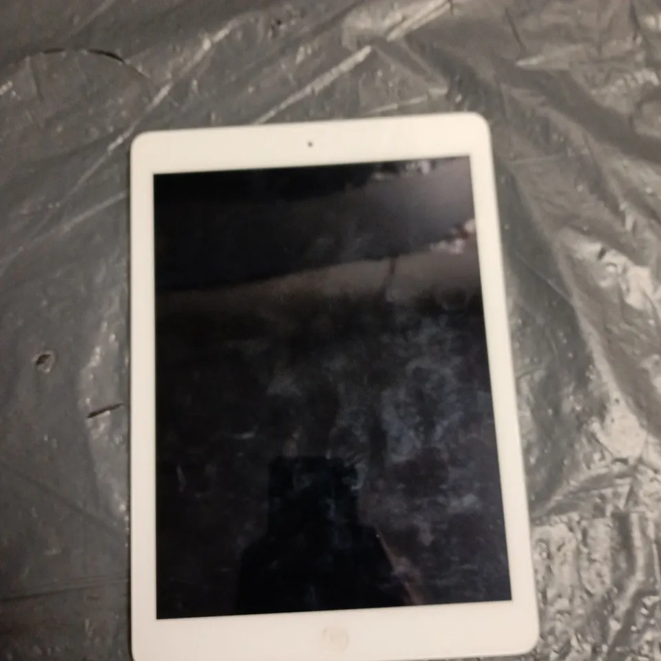 APPLE IPAD AIR 16GB WHITE TABLET