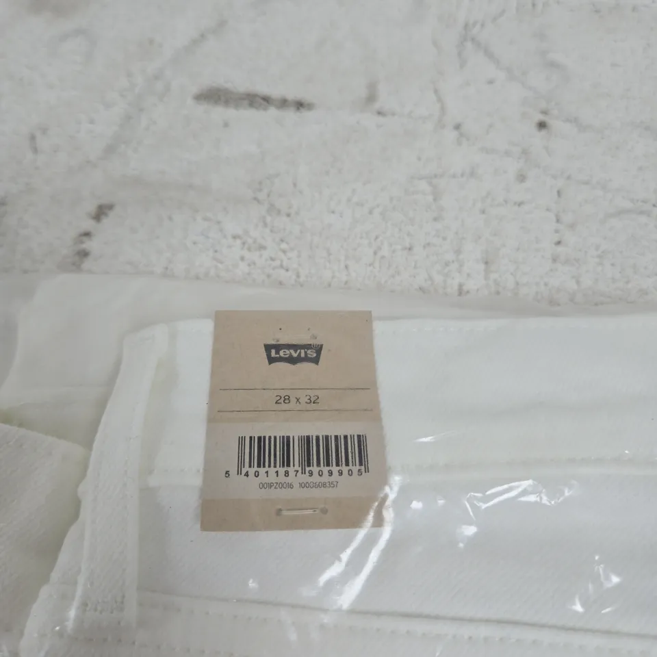 LEVIS SOFT CLEAN WHITE JEANS 318 SHAPING WIDE LEG SIZE 28 X 32 TAGGED BAGGED