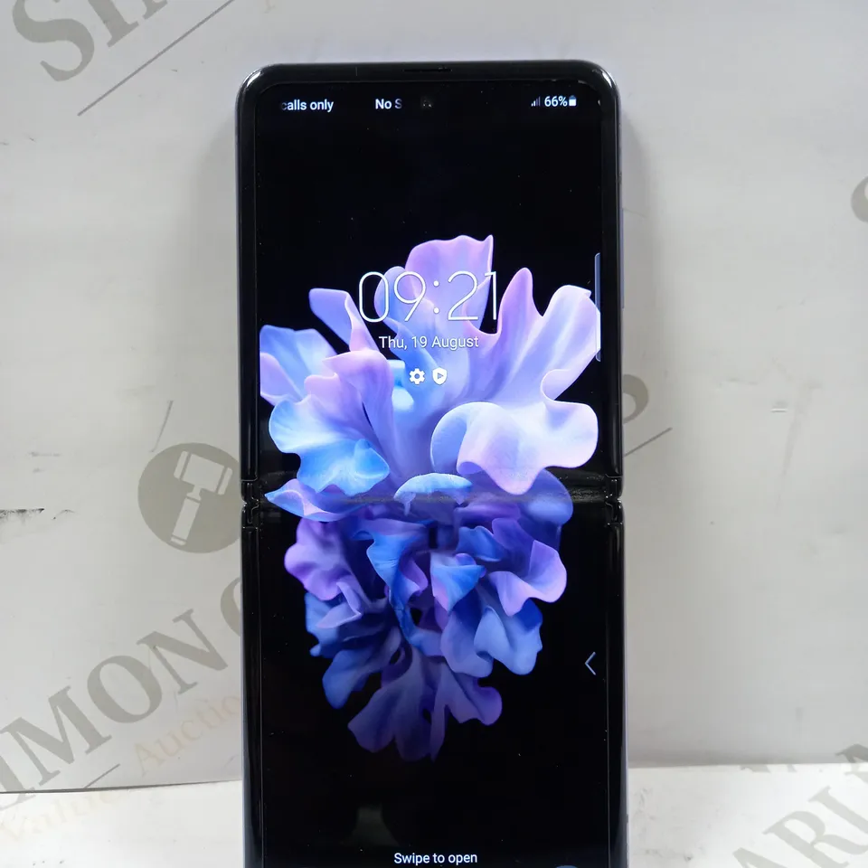SAMSUNG GALAXY Z FLIP IN METALLIC PURPLE/PINK