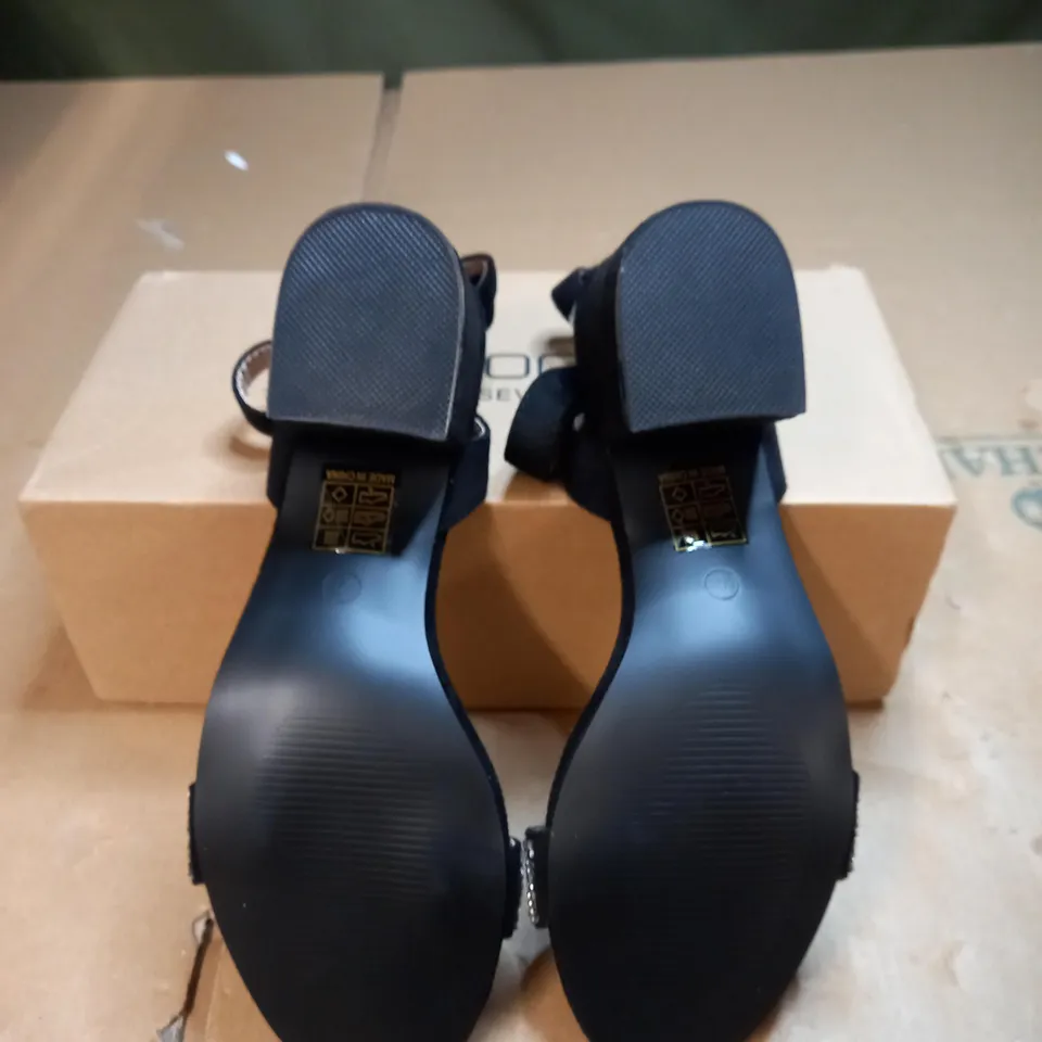 BOOHOO WOMENS EMBELLISHED BARLEY THERE HEELED SHOES - SIZE 6
