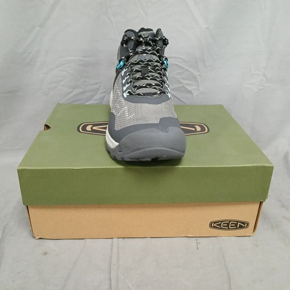 BOXED PAIR OF KEEN NXIS EVO WATERPROOF MID ANKLE BOOTS IN GREY SIZE UK 6