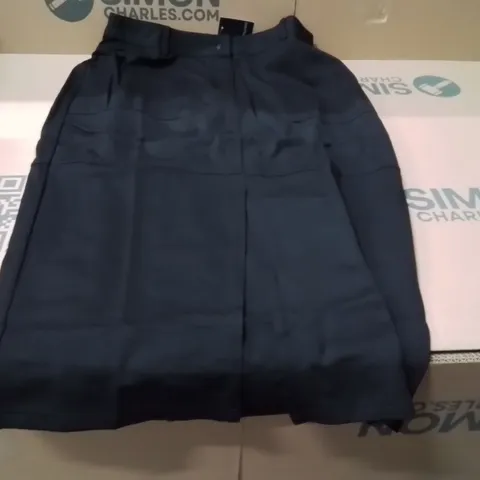 BOXED BRAND NEW APPROXIMATELY 16 JD WILLIAMS PONTE COLUNM SKIRT BLACK SIZE 16
