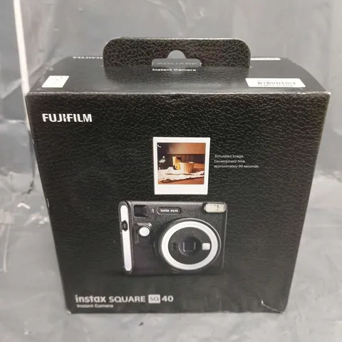 BOXED FUJIFILM INSTAX SQUARE SQ40 INSTANT CAMERA