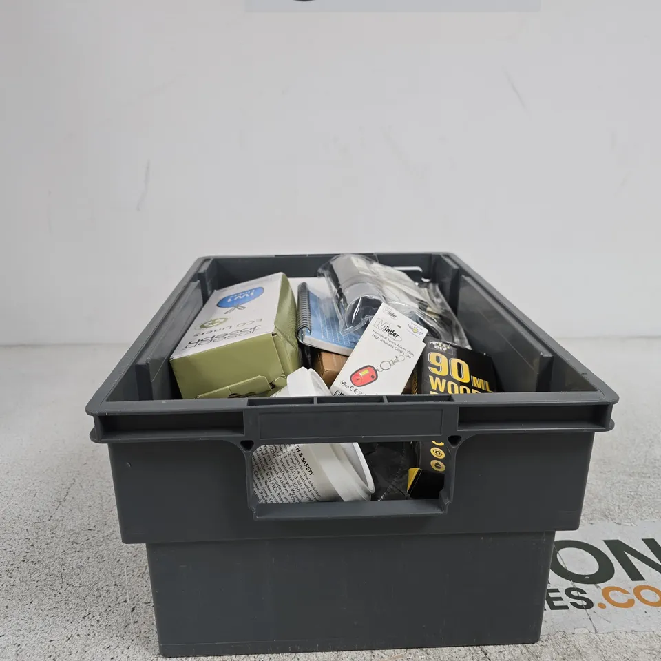 TOTE OF APPROXIMATELY 15 ASSORTED HOUSEHOLD ITEMS TO INCLUDE JOSEPH JOSEPH ECO LINERS, WOOD POLISH, SMOL LAUNDRY CAPSULES, ALL PURPOSE FILLER ETC