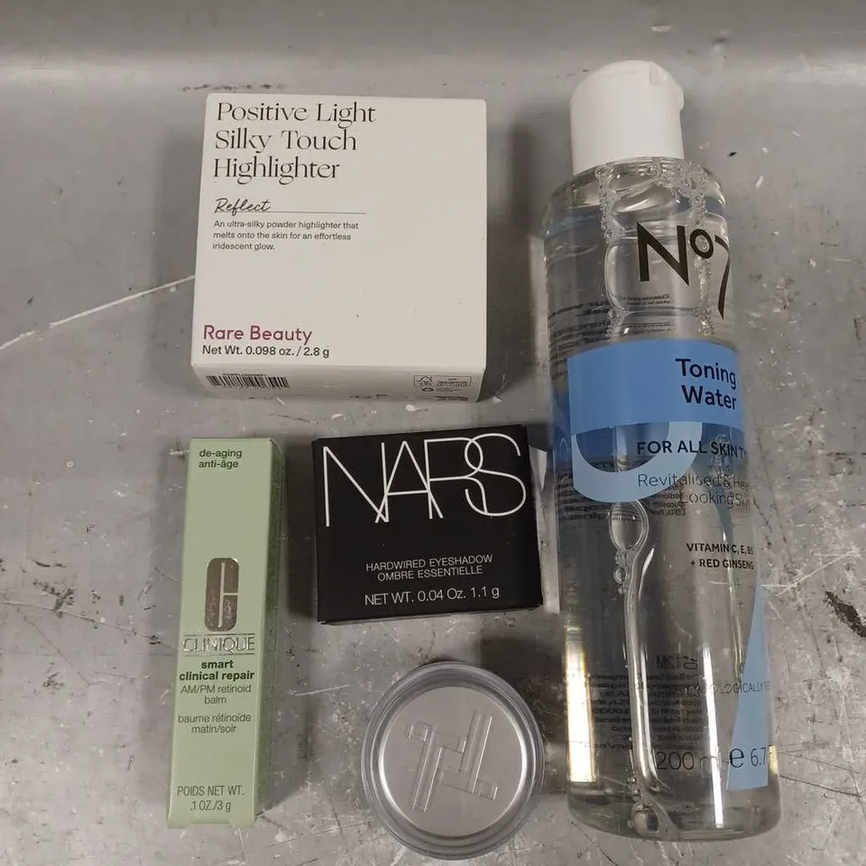 LOT OF 5 ASSORTED COSMETIC ITEMS TO INCLUDE - RARE BEAUTY SILKY TOUCH HIGHLIGHTER - NARS EYESHADOW IN POINTE NOIRE - TRINNY LONDON MIRACLE BLUR - ETC