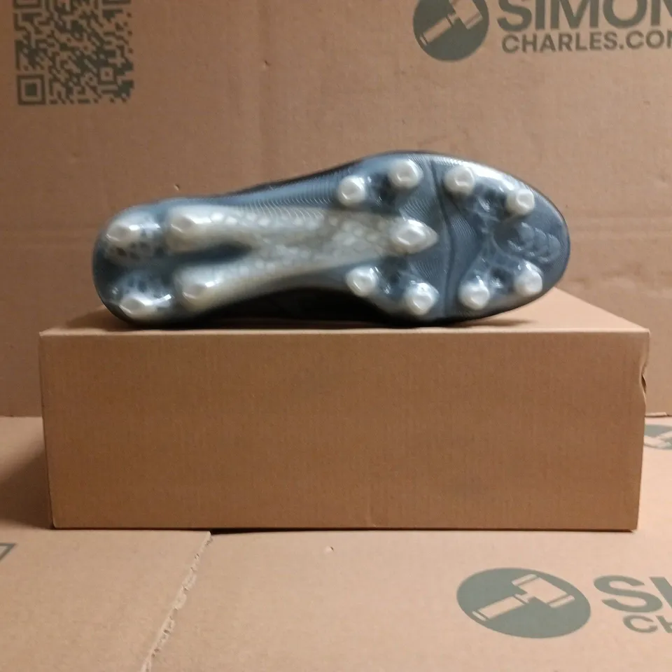 BOXED PAIR OF CANTERBURY FOOTBALL BOOTS IN BLACK SIZE UK 7.5