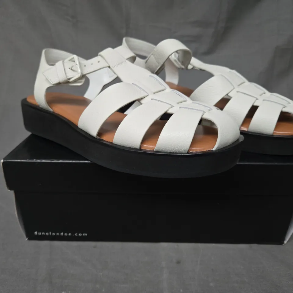 BOXED PAIR OF DUNE LONDON 736 LOCH SANDALS IN WHITE SIZE 7