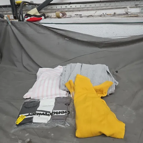 BOX OF APPROXIMATELY 20 ASSORTED CLOTHING ITEMS TO INCLUDE JEANS, YELLOW BUTTON UP, M & S PINK STRIPE SHIRT, SOCKS ETC