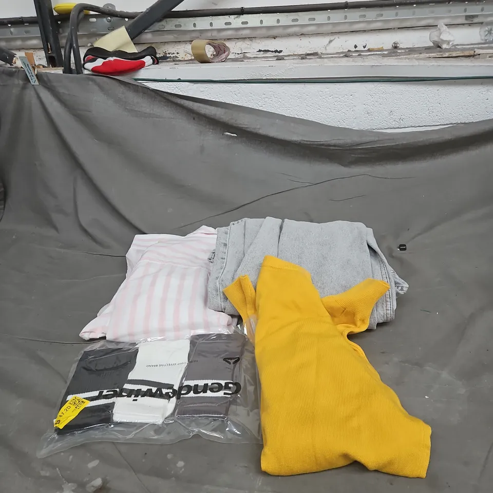 BOX OF APPROXIMATELY 20 ASSORTED CLOTHING ITEMS TO INCLUDE JEANS, YELLOW BUTTON UP, M & S PINK STRIPE SHIRT, SOCKS ETC