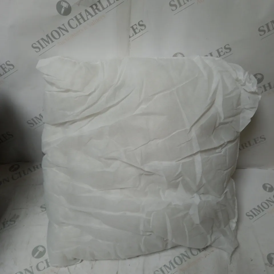 SET OF 4 CUSHIONS 