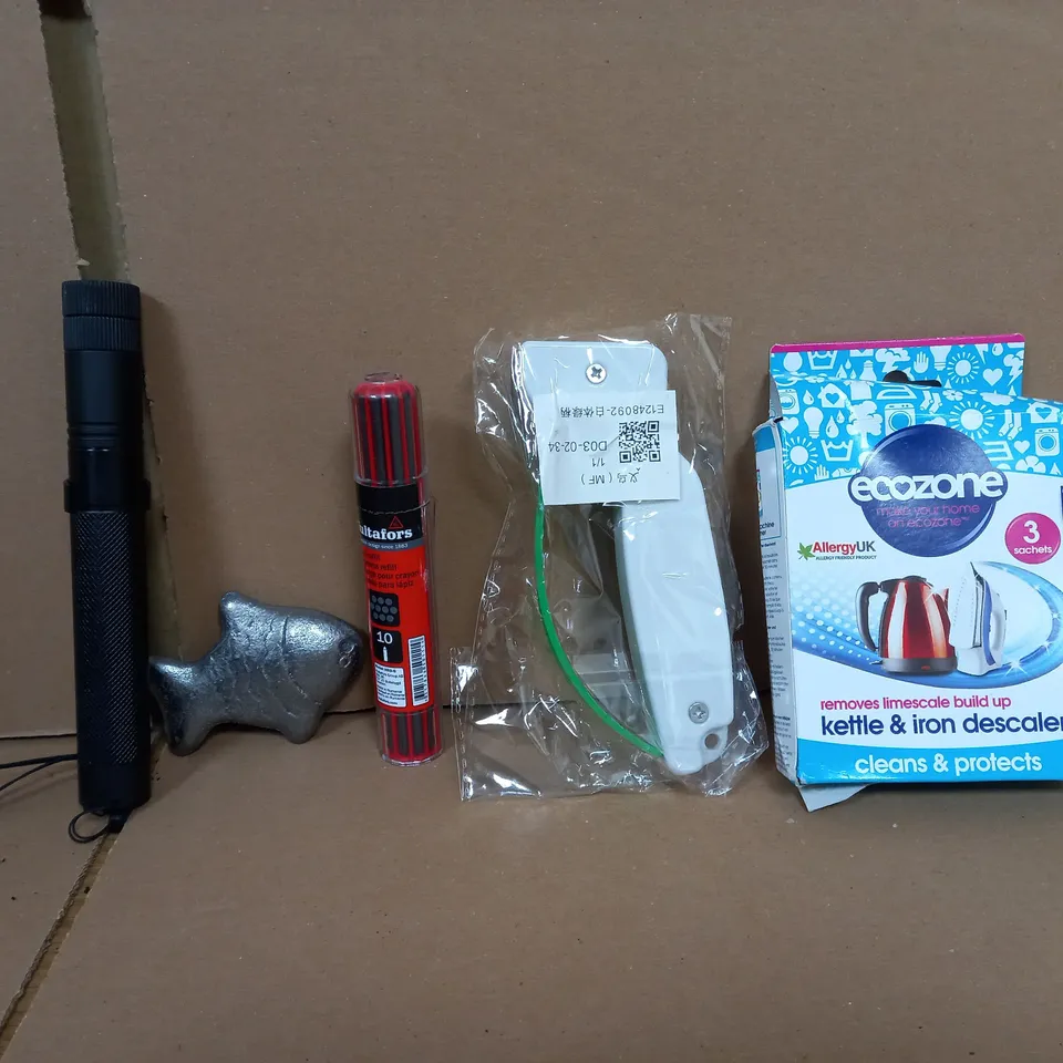 BOX OF APPROXIMATELY 10 ASSORTED ITEMS TO INCLUDE - ECOZONE DESCALER , LASER PEN , KNIFE SHAPENER ETC