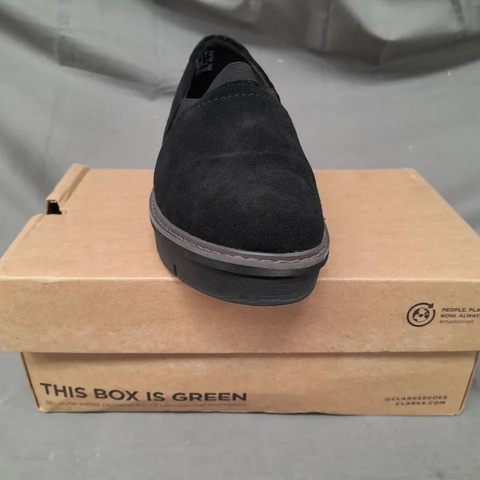 BOXED PAIR OF CLARKS SLIP-ON SHOES IN BLACK UK SIZE 6.5