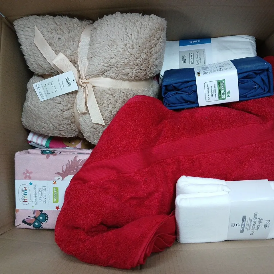 APPROXIMATELY 22 ASSORTED ITEMS TO INCLUDE BEDDING, TOWEL, THROW, ETC - COLLECTION ONLY