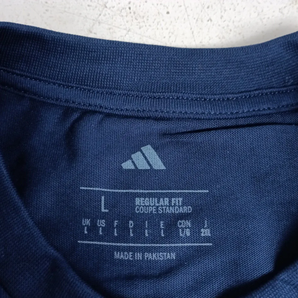 ADIDAS MEN'S T-SHIRT - NAVY CITY PRINT, SIZE L