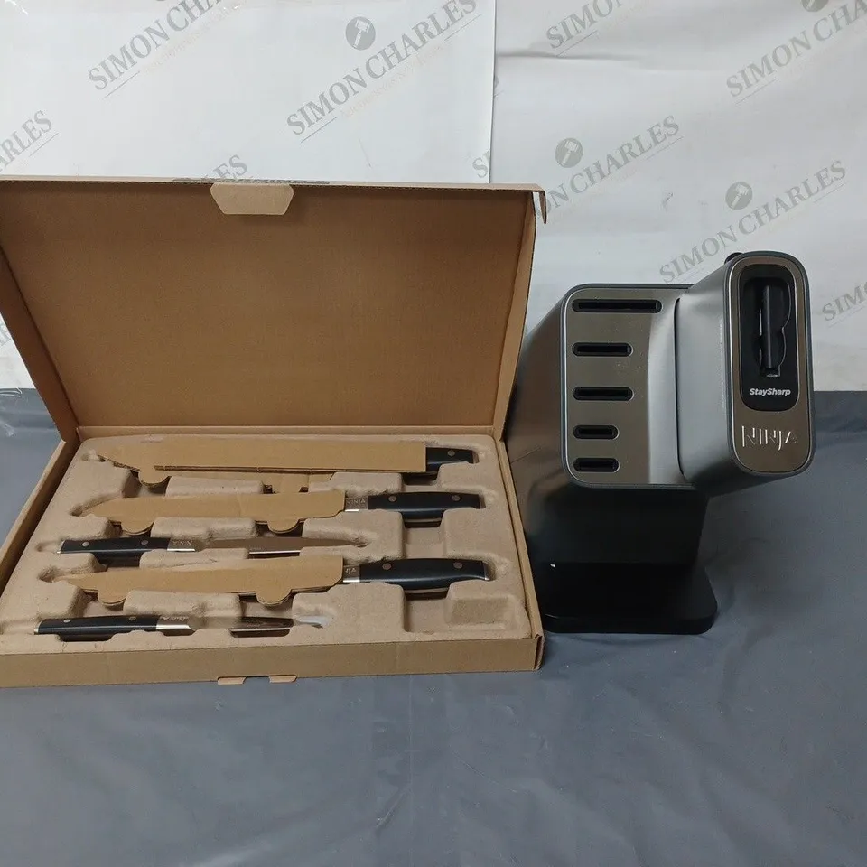 BOXED NINJA FOODI STAYSHARP KNIFE BLOCK WITH INTEGRATED SHARPENER K32005UK - COLLECTION ONLY