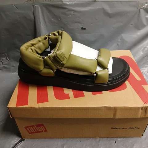 BOXED PAIR OF FITFLOP SOFT LEATHER BACK STRAP SANDALS - 7