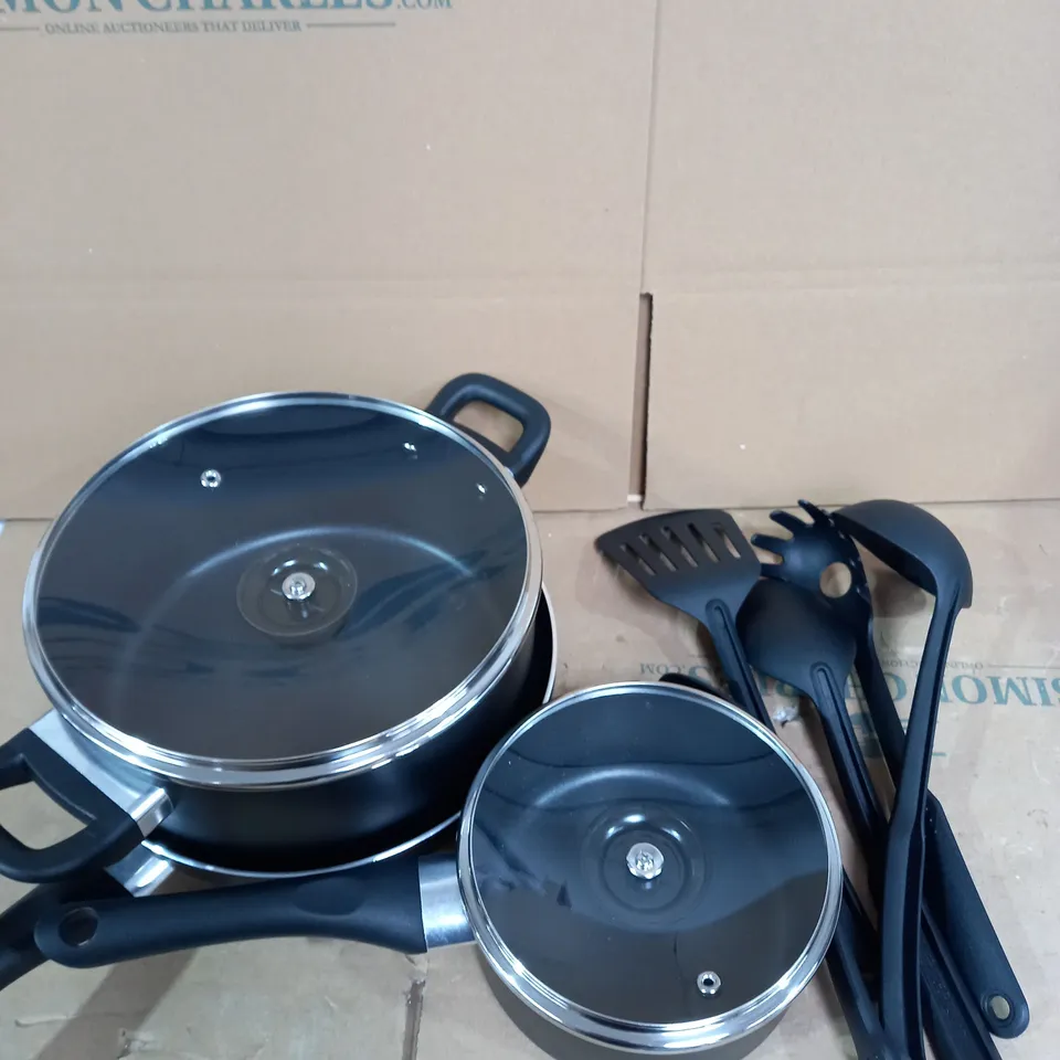 LOT OF APPROXIMATELY 5 DESIGNER ASSORTED KITCHEN EQUIPMENT TO INCLUDE SAUCEPAN, FRYING PAN, UTENSILS ETC