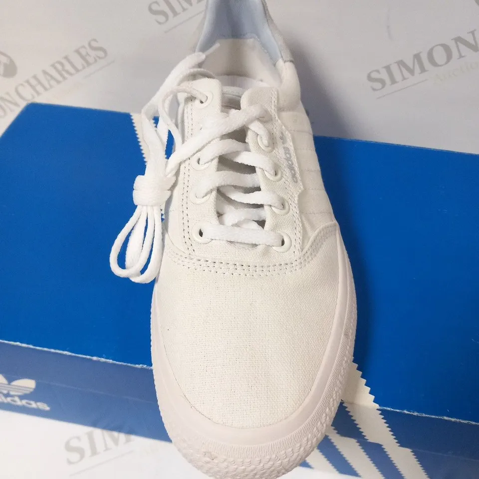 BOXED ADIDAS 3MC SIZE 6