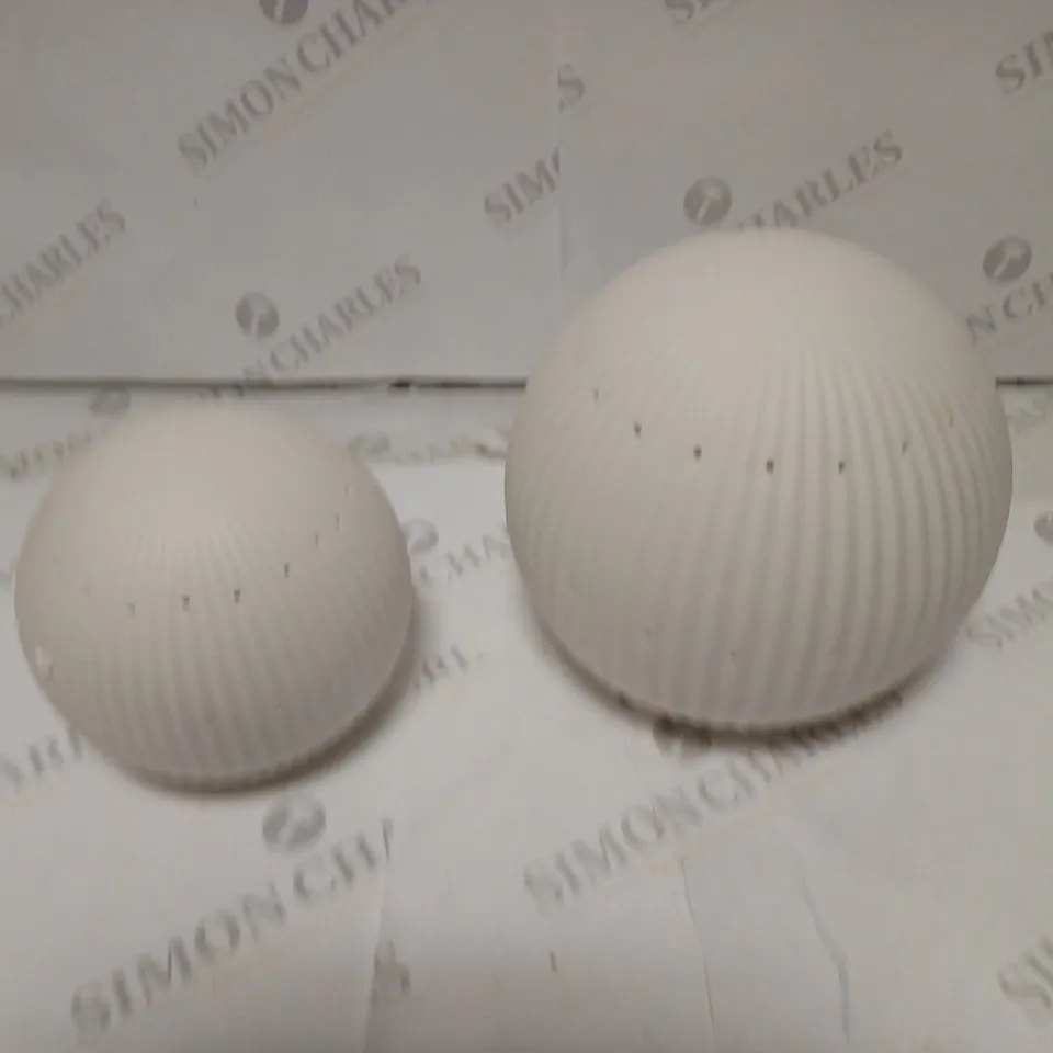 BOXED KELLY HOPPEN SET OF 2 LARGE CERAMIC LIGHT UP ORNAMENTS [COLLECTION ONLY]