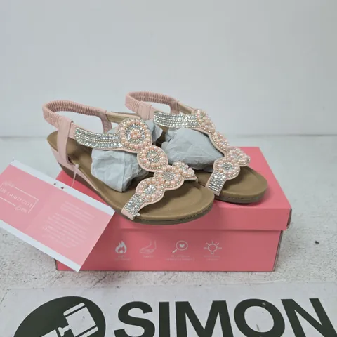 DR LIGHTFOOT SIENNA NUDE SANDALS – UK 4