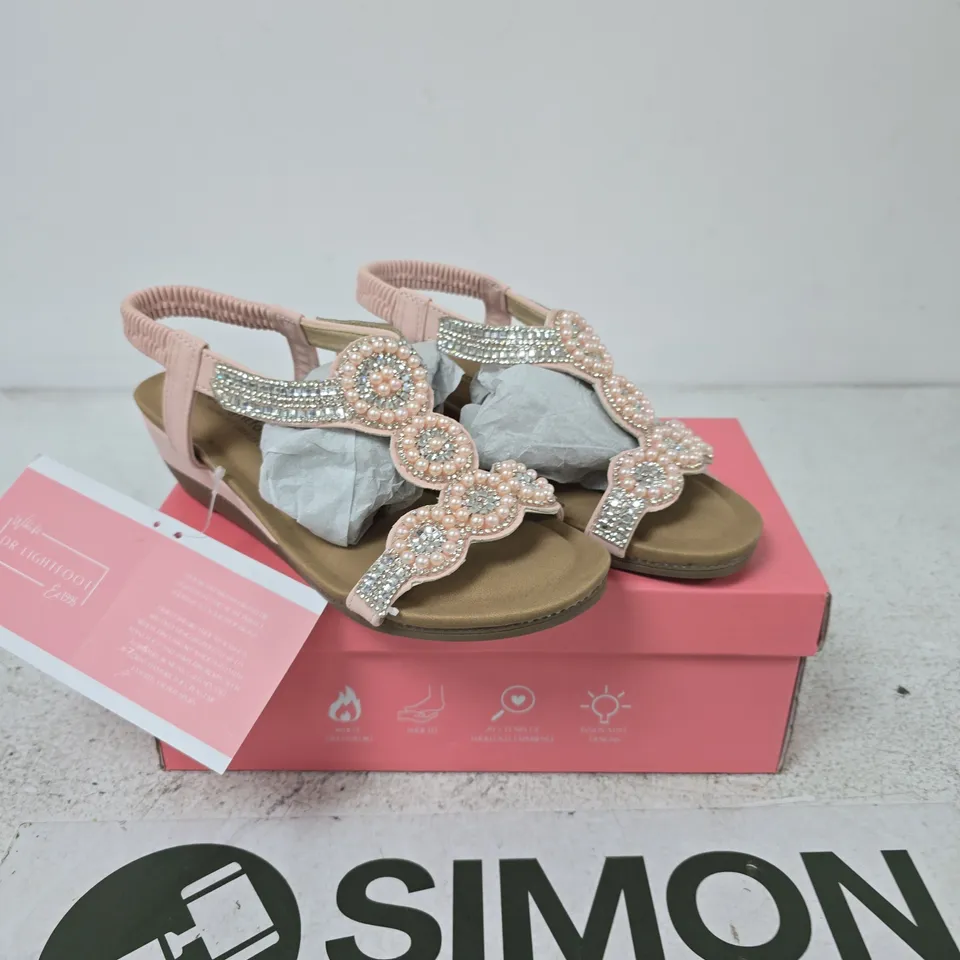 DR LIGHTFOOT SIENNA NUDE SANDALS – UK 4