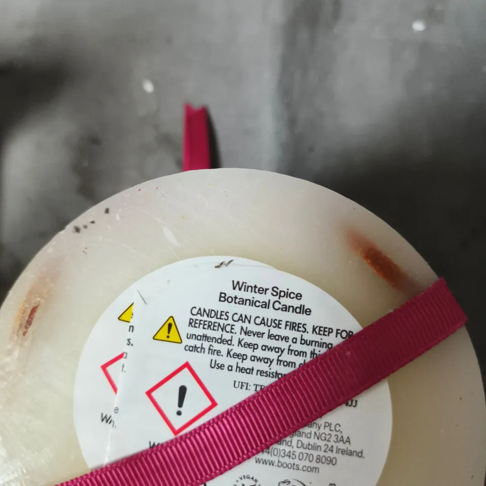 WINTER SPICE BOTANICAL CANDLE – THE WHITE COLLECTION (BOXED WITH WINDOW)