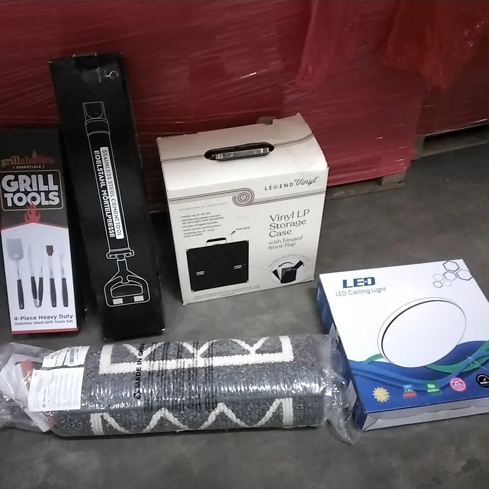 PALLET OF ASSORTED ITEMS TO INCLUDE: GRILLAHOLICS GRILL TOOLS, VINYL LP STORAGE CASE, LED CEILING LIGHT, RUG, CEMENT TOOL ETC