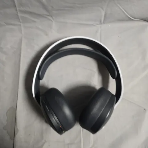WIRELESS OVER-EAR HEADPHONES 