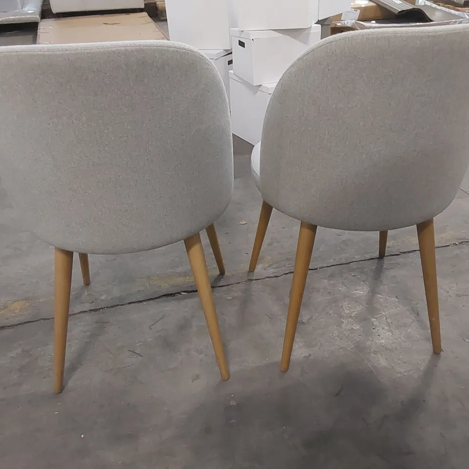 DESIGNER SET OF 2 MINIMALIST FABRIC UPHOLSTERED DINING CHAIRS WITH OAK LEGS