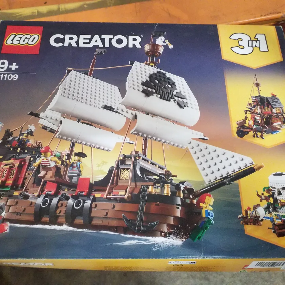 BOXED LEGO CREATOR 31109 PIRATE SHIP 