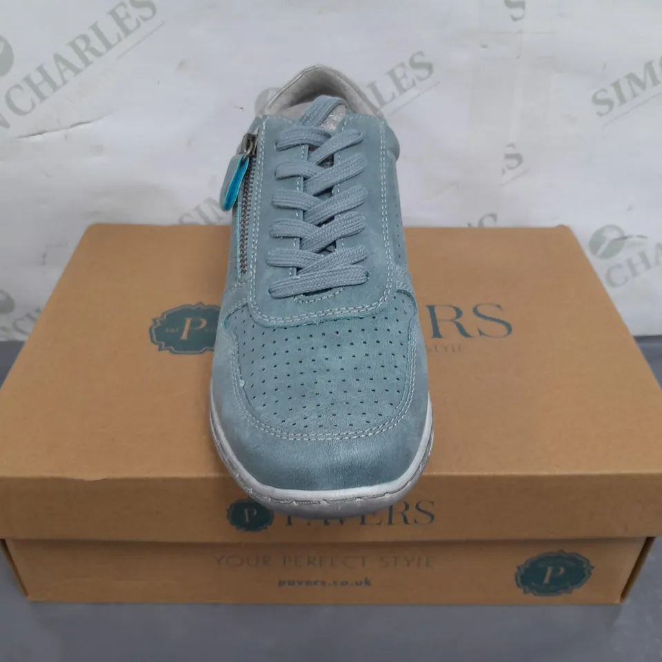 BOXED PAIR OF PAVERS SHOES IN BLUE EU SIZE 40