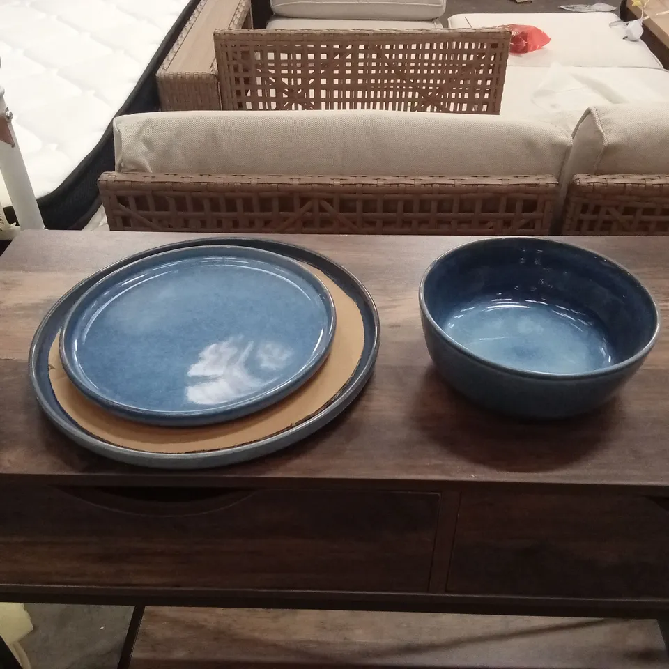BOXED VANCASSO ANYA 12 PIECE DINNERWARE SET