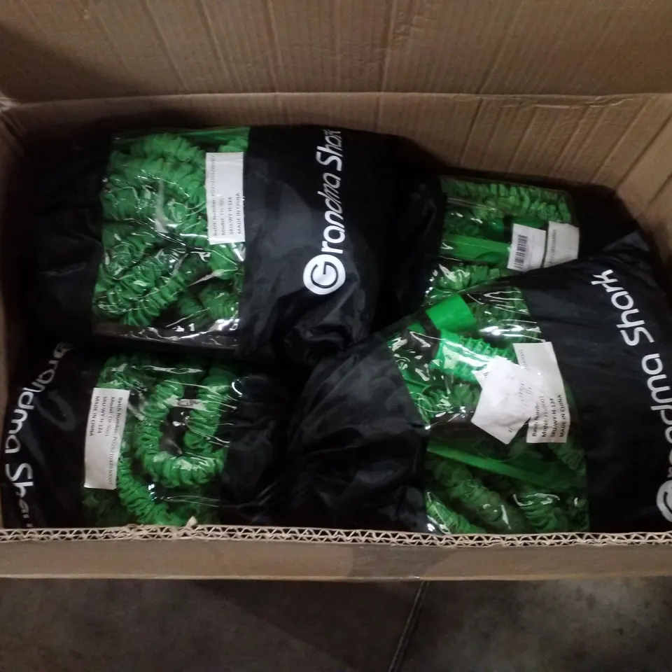 BOX CONTAINING APPROXIMATELY 19 GRANDMA SHARK GARDEN HOSE 22M, 75 FT HOSE PIPES WITH 7 MODES WATER SPRAY GUN - GREEN