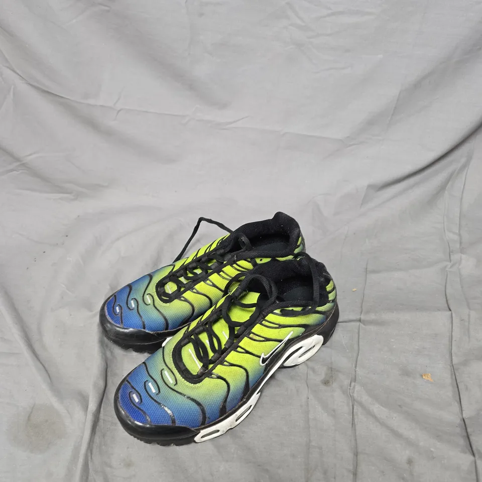 NIKE TNS – UK 5 (US 5.5Y)