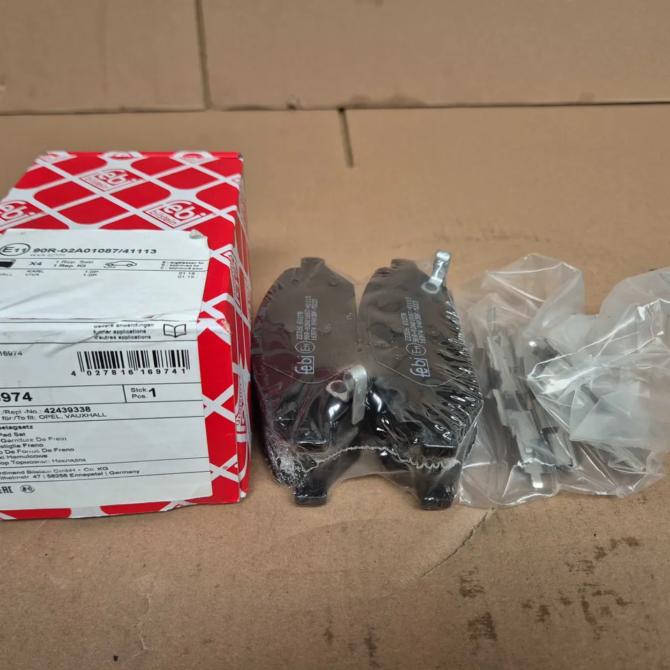 BRAKE PADS KIT WITH MOUNTING HARDWARE