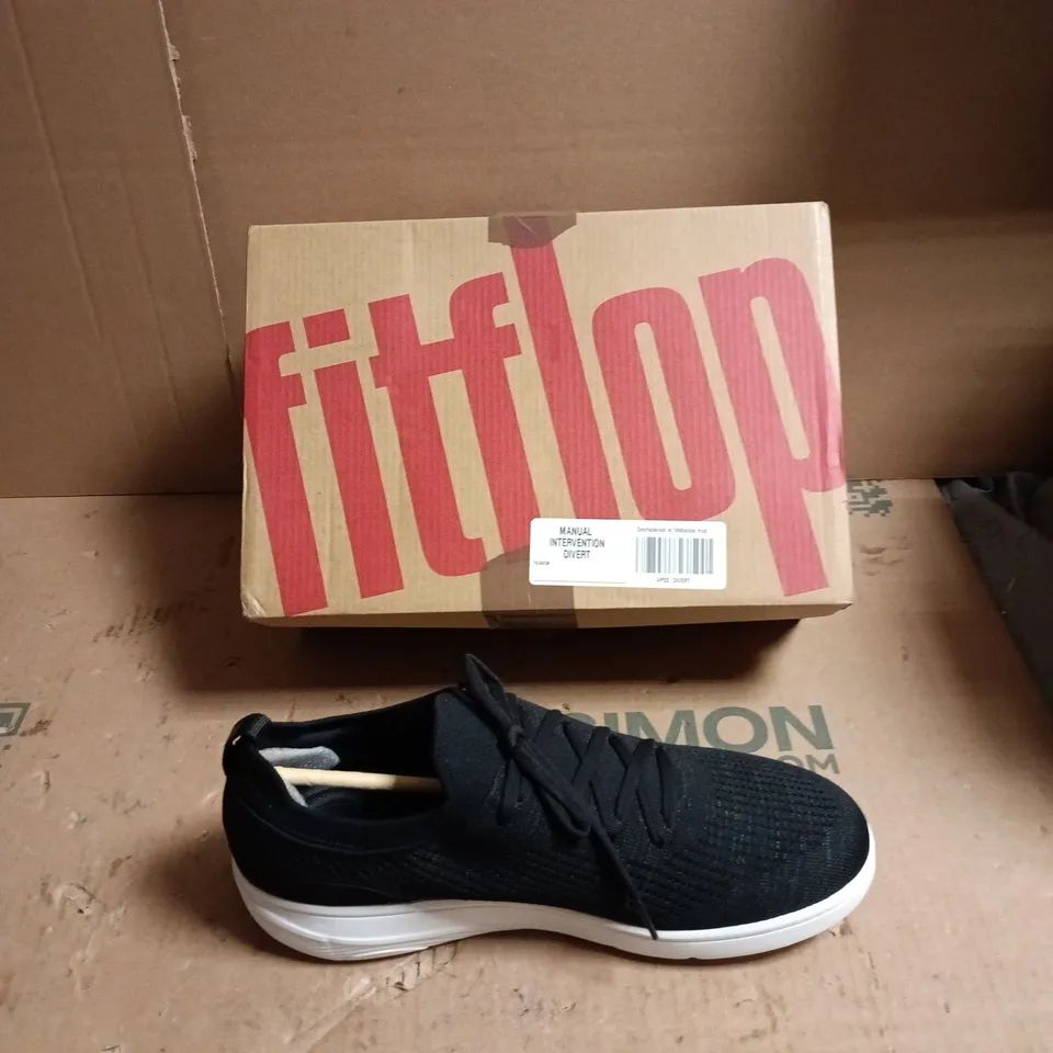 FITFLOP BLACK KNIT TRAINERS WITH WHITE SOLE - SIZE UK 9
