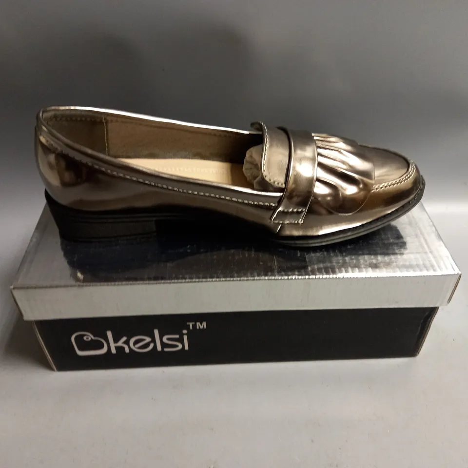 BOXED KELSI LADIES FLAT GUN BROGUES. SIZE 4