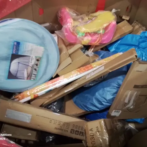 PALLET CONTAINING VARIOUS BOXED MIXED ITEMS TO INCLUDE: KIDS SWING, TOILET SEAT, PIZZA PEEL, MOSQUITO NET ETC.